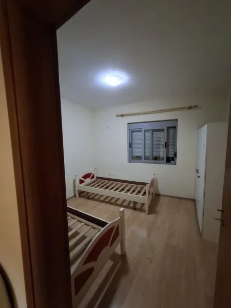 Tirane, shitet apartament 2+1+Ballkon Kati 5, 94 m² 