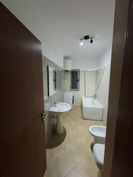 Tirane, shitet apartament 2+1+Ballkon Kati 5, 94 m² 