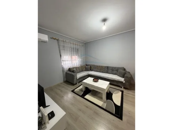 Tirane, jepet me qera apartament 2+1 Kati 5, 83 m² 500 € (Unaze e Re)