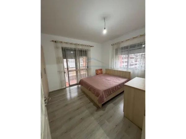 Tirane, jepet me qera apartament 2+1 Kati 5, 83 m² 500 € (Unaze e Re)