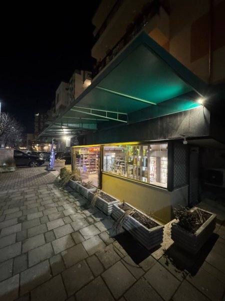 Tirane, shitet ambjent biznesi Kati 0, 105 m² 375.000 € (Shitet ambjet komercial ne komunen e Parisit ne rruge kryesore 3500$m2)