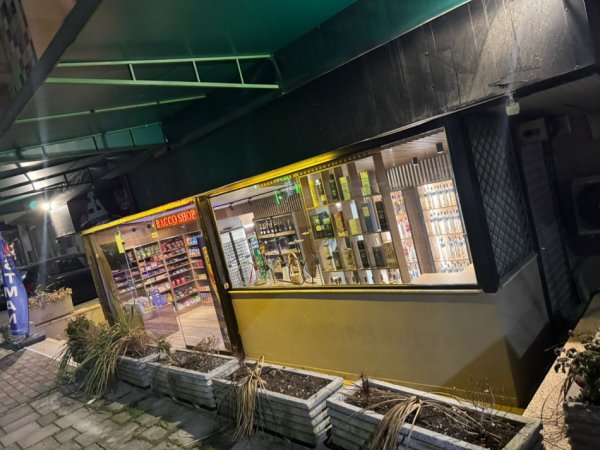 Tirane, shitet ambjent biznesi Kati 0, 105 m² 375.000 € (Shitet ambjet komercial ne komunen e Parisit ne rruge kryesore 3500$m2)