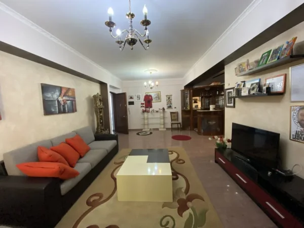 PETRO NINI 2+1+KUZHINE ME VETE PER SHITJE