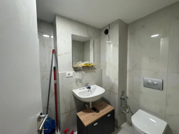 Tirane, jepet me qera apartament 1+1 Kati 1, 45 m² 400 € 