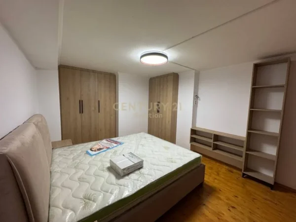 Tirane, jepet me qera apartament 1+1 Kati 1, 45 m² 400 € 