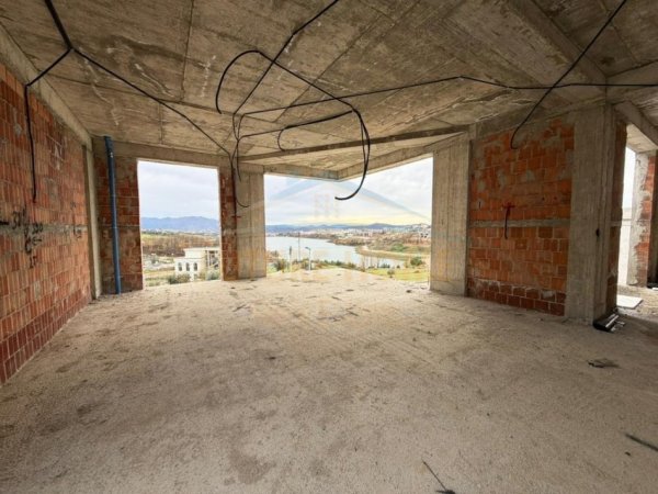 Tirane, shitet Vile , 577 m² 630.000 € (Farke)