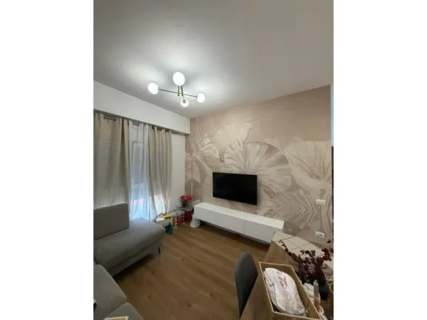 Tirane, shitet apartament 1+1+Ballkon Kati 7, 53 m² 105.000 € (ali demi)