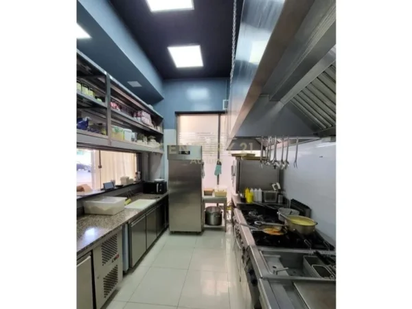 Tirane, shitet ambjent biznesi Kati 0, 158 m² 50.000 € (oxhaku)