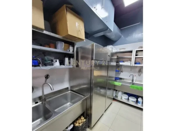 Tirane, shitet ambjent biznesi Kati 0, 158 m² 50.000 € (oxhaku)