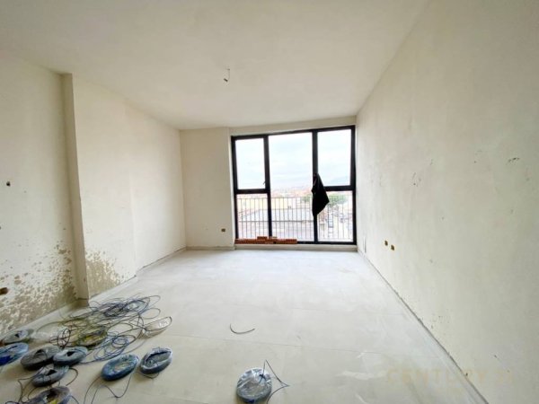 Tirane, shes apartament 1+1 Kati 3, 79 m² 130.000 € (Siri Kodra)