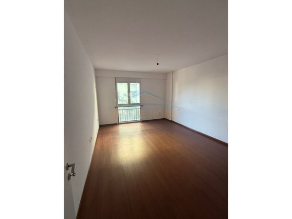Tirane, jepet me qera apartament Kati 2, 132 m² 800 € 