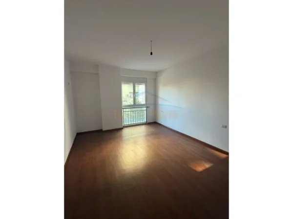 Tirane, jepet me qera apartament Kati 2, 132 m² 800 € 
