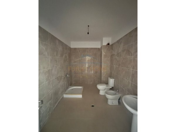 Tirane, jepet me qera apartament Kati 2, 132 m² 800 € 
