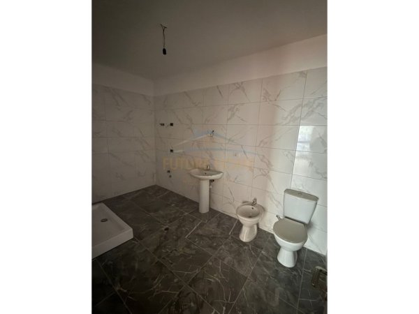 Tirane, jepet me qera apartament Kati 2, 132 m² 800 € 