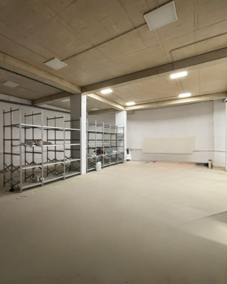 Tirane, jepet me qera magazine , 3.000 m² (Kodra e Diellit 1 Jug)