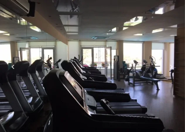 Tirane, jepet me qera ambjent biznesi , 1.811 m² (Kodra e Diellit 1)