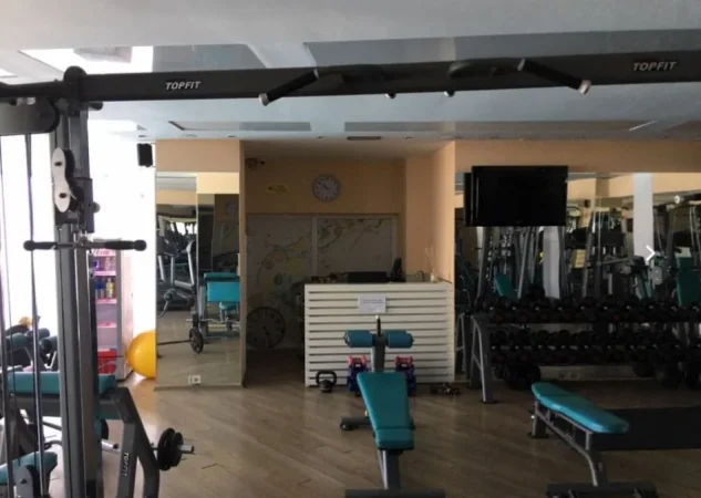 Tirane, jepet me qera ambjent biznesi , 1.811 m² (Kodra e Diellit 1)