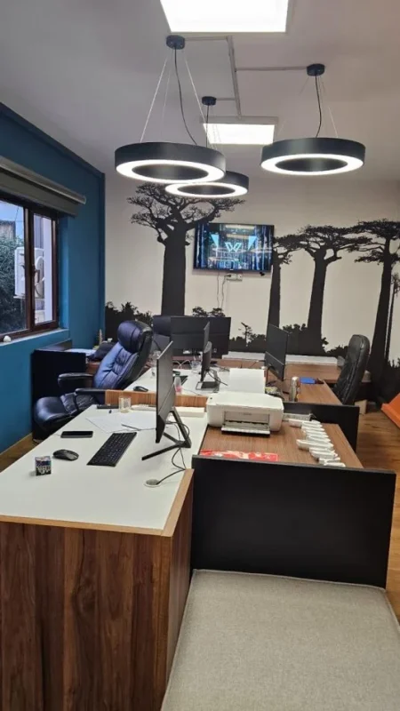 Tirane, jepet me qera zyre Kati 2, 311 m² 3.000 € (Blloku)