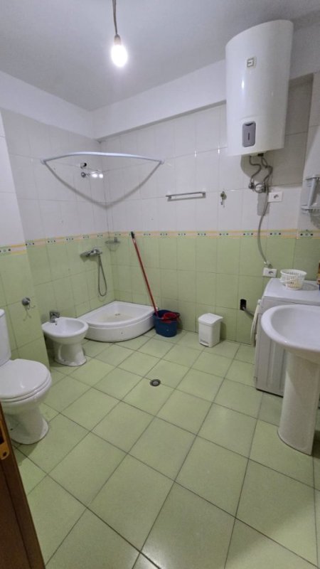 Tirane, jepet me qera apartament 2+1 Kati 3, 120 m² 600 € (Selite)