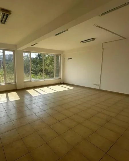Tirane, jepet me qera ambjent biznesi , 650 m² (Kodra e Diellit 1)