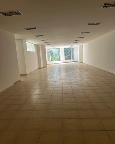 Tirane, jepet me qera ambjent biznesi , 650 m² (Kodra e Diellit 1)