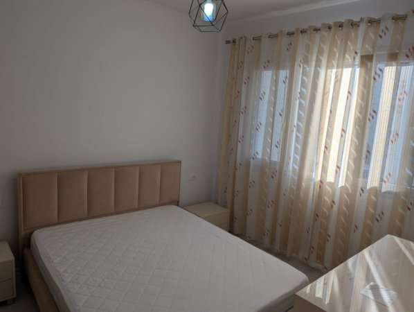 Tirane, jepet me qera apartament 2+1+Ballkon Kati 2, 110 m² 700 € (River Residence)