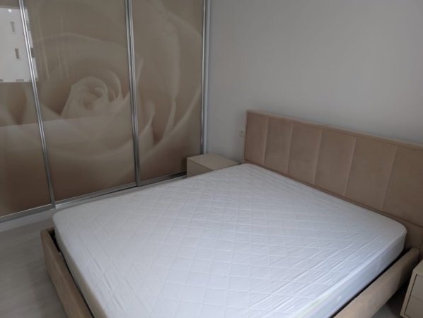 Tirane, jepet me qera apartament 2+1+Ballkon Kati 2, 110 m² 700 € (River Residence)