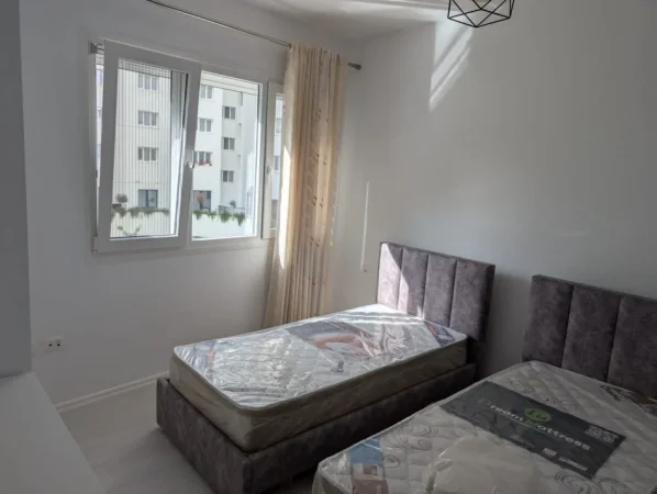 Tirane, jepet me qera apartament 2+1+Ballkon Kati 2, 110 m² 700 € (River Residence)