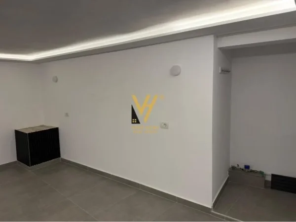 Tirane, jepet me qera dyqan Kati -1, 50 m² 520 € (ISH EKSPOZITA SOT)