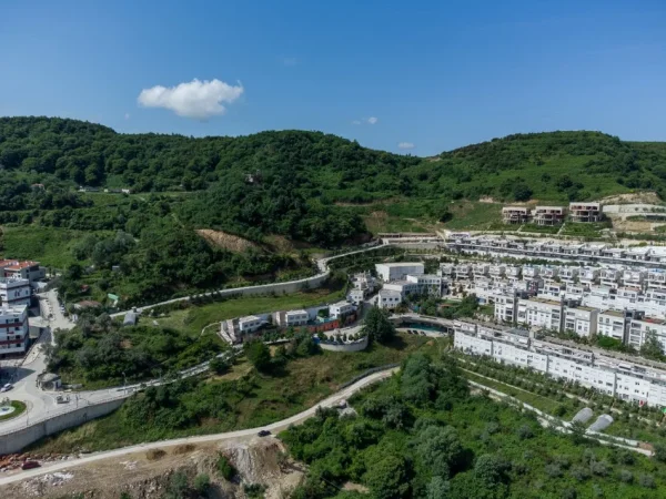 Tirane, jepet me qera Vile 2 Katshe , 211 m² (Kodra e Diellit 2, Rruga e Dashurise)