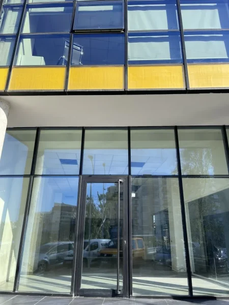 Tirane, jepet me qera ambjent biznesi , 94 m² 