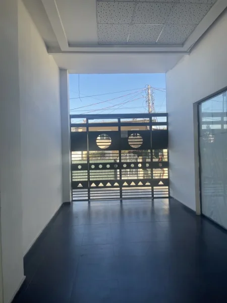 Tirane, jepet me qera ambjent biznesi , 94 m² 