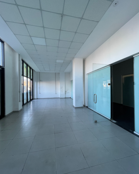 Tirane, jepet me qera ambjent biznesi , 79 m² 