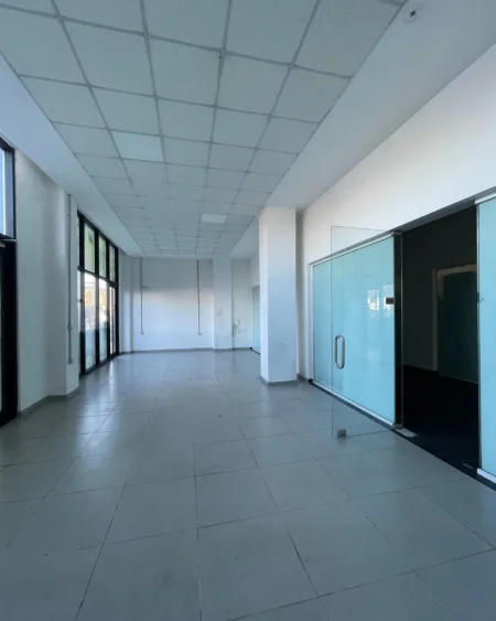 Tirane, jepet me qera ambjent biznesi , 79 m² 