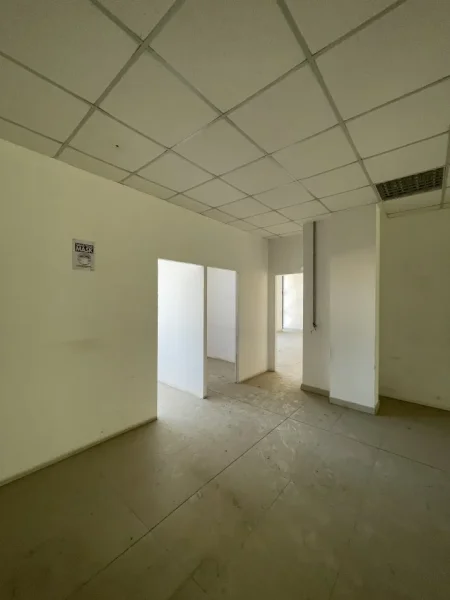 Tirane, jepet me qera ambjent biznesi , 325 m² 