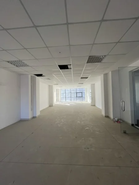 Tirane, jepet me qera ambjent biznesi , 325 m² 
