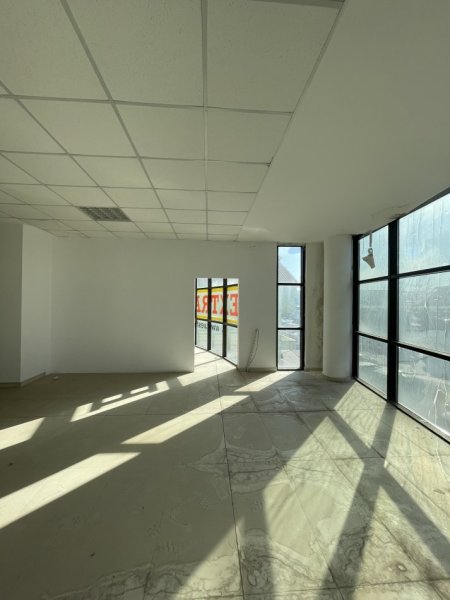 Tirane, jepet me qera ambjent biznesi , 325 m² 