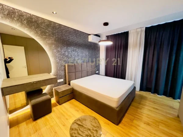 Tirane, jepet me qera apartament 2+1+Aneks+Ballkon Kati 3, 95 m² 900 € 