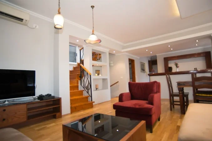 Tirane, jepet me qera apartament+verande | Penthouse , 199 m² (Qender, Piazza Teatri Metropol)