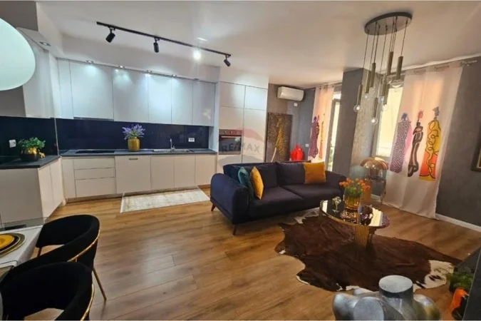 Tirane, jepet me qera apartament 1+1+Ballkon Kati 6, 70 m² 850 € (Rr. Naim Frasheri)