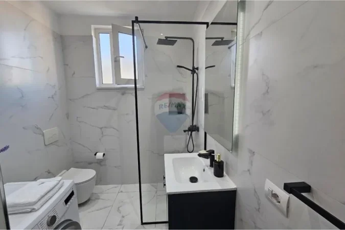 Tirane, jepet me qera apartament 1+1+Ballkon Kati 6, 70 m² 850 € (Rr. Naim Frasheri)