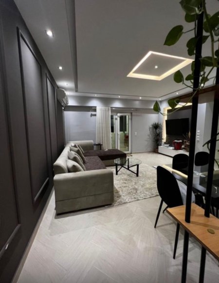 Tirane, jepet me qera apartament 2+1+Ballkon Kati 4, 100 m² 600 € (Laprake)