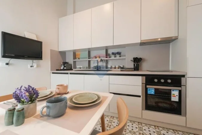 Tirane, jepet me qera apartament 2+1+Ballkon Kati 4, 50 m² 1.300 € (Shallvaret)