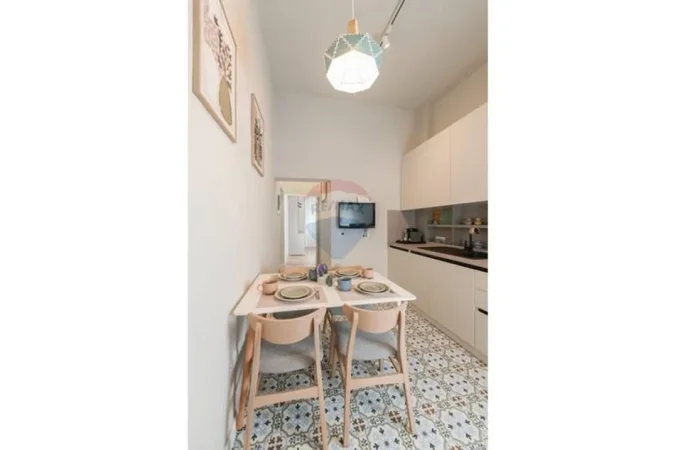 Tirane, jepet me qera apartament 2+1+Ballkon Kati 4, 50 m² 1.300 € (Shallvaret)