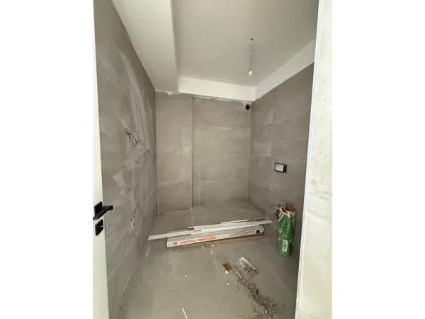 Tirane, shes apartament 1+1+Aneks+Ballkon Kati 3, 81 m² 145.000 € 