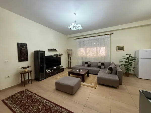 Tirane, jepet me qera apartament 2+1+Aneks+Ballkon Kati 2, 109 m² 900 € 