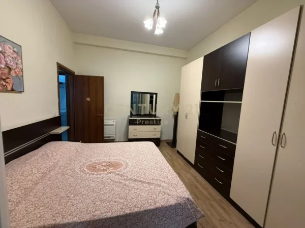Tirane, jepet me qera apartament 2+1+Aneks+Ballkon Kati 2, 109 m² 900 € 