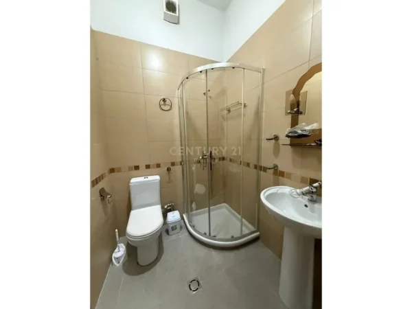 Tirane, jepet me qera apartament 2+1+Aneks+Ballkon Kati 2, 109 m² 900 € 