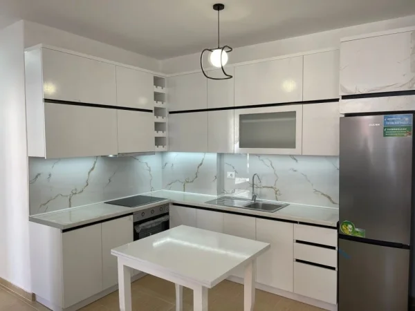Tirane, jepet me qera apartament Kati 4, 75 m² 650 € (STACIONI TRENIT)
