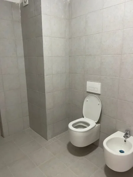 Tirane, jepet me qera apartament Kati 4, 75 m² 650 € (STACIONI TRENIT)